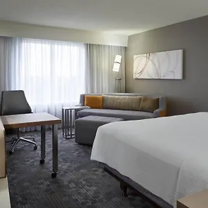 Courtyard By Marriott Airport *** Toronto
